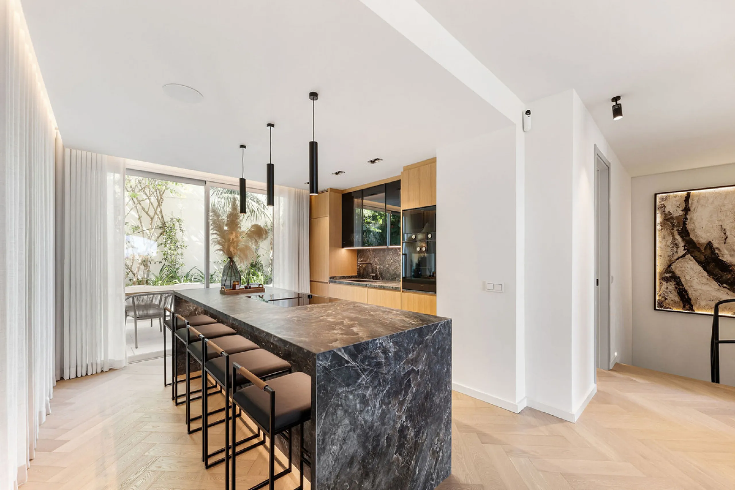 La Maison Saint Germain is an exceptional two-storey townhouse for sale  in the prestigious Golden Mile, a highly sought-after area known for its refined residences, excellent amenities, and seamless connectivity to Marbella's finest offerings. This newly
