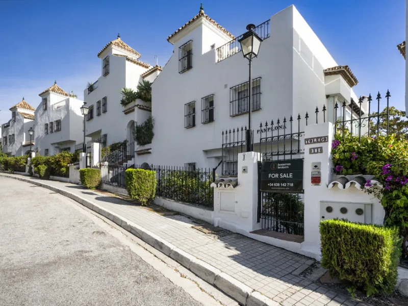 La Maison Saint Germain is an exceptional two-storey townhouse for sale  in the prestigious Golden Mile, a highly sought-after area known for its refined residences, excellent amenities, and seamless connectivity to Marbella's finest offerings. This newly