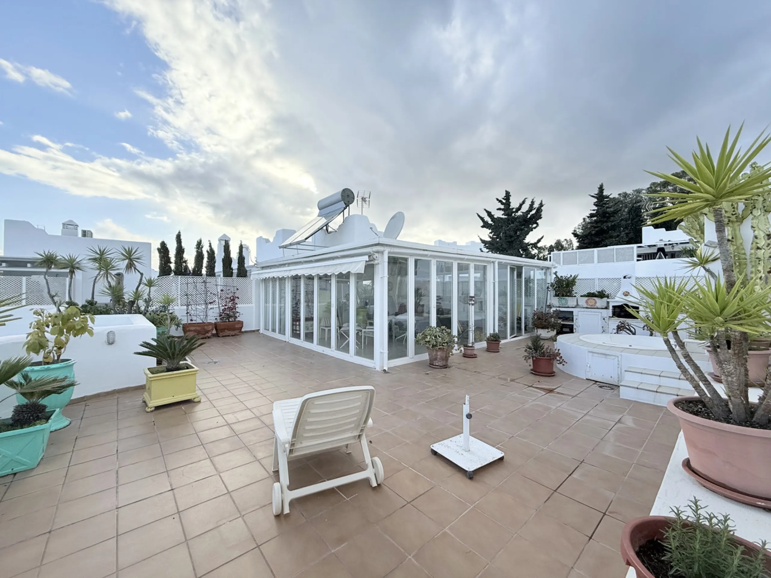 Apartment - Penthouse в продаже в Marbella, Málaga. В доме 4 спален и 3 ванных комнат. Площадь дома 199 м²