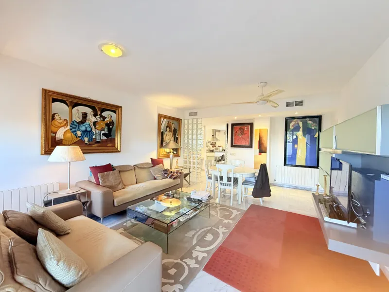 Apartment - Penthouse в продаже в Marbella, Málaga. В доме 4 спален и 3 ванных комнат. Площадь дома 199 м²