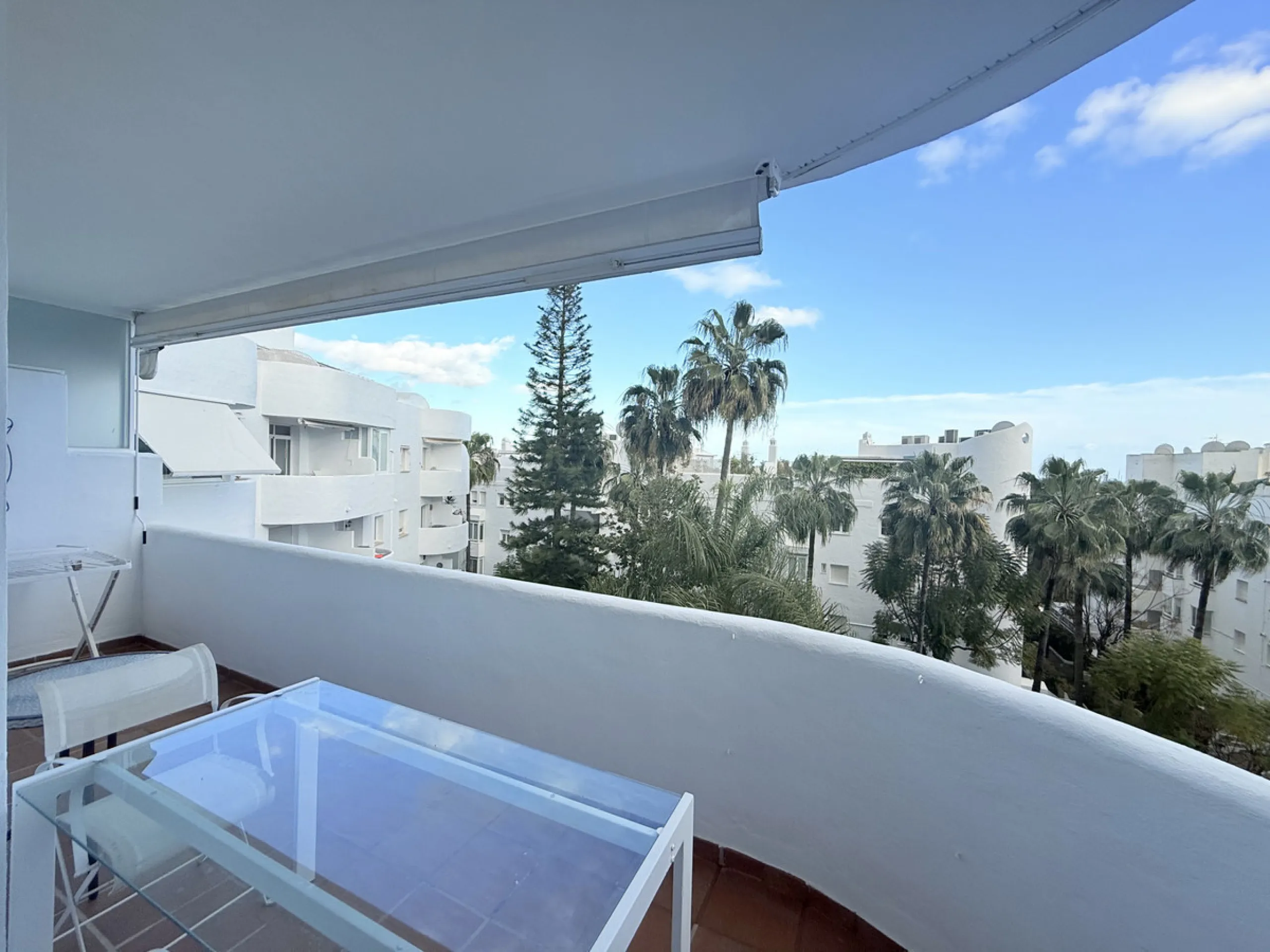 Apartment - Penthouse в продаже в Marbella, Málaga. В доме 4 спален и 3 ванных комнат. Площадь дома 199 м²