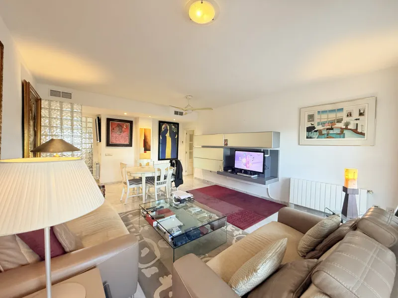 Apartment - Penthouse в продаже в Marbella, Málaga. В доме 4 спален и 3 ванных комнат. Площадь дома 199 м²