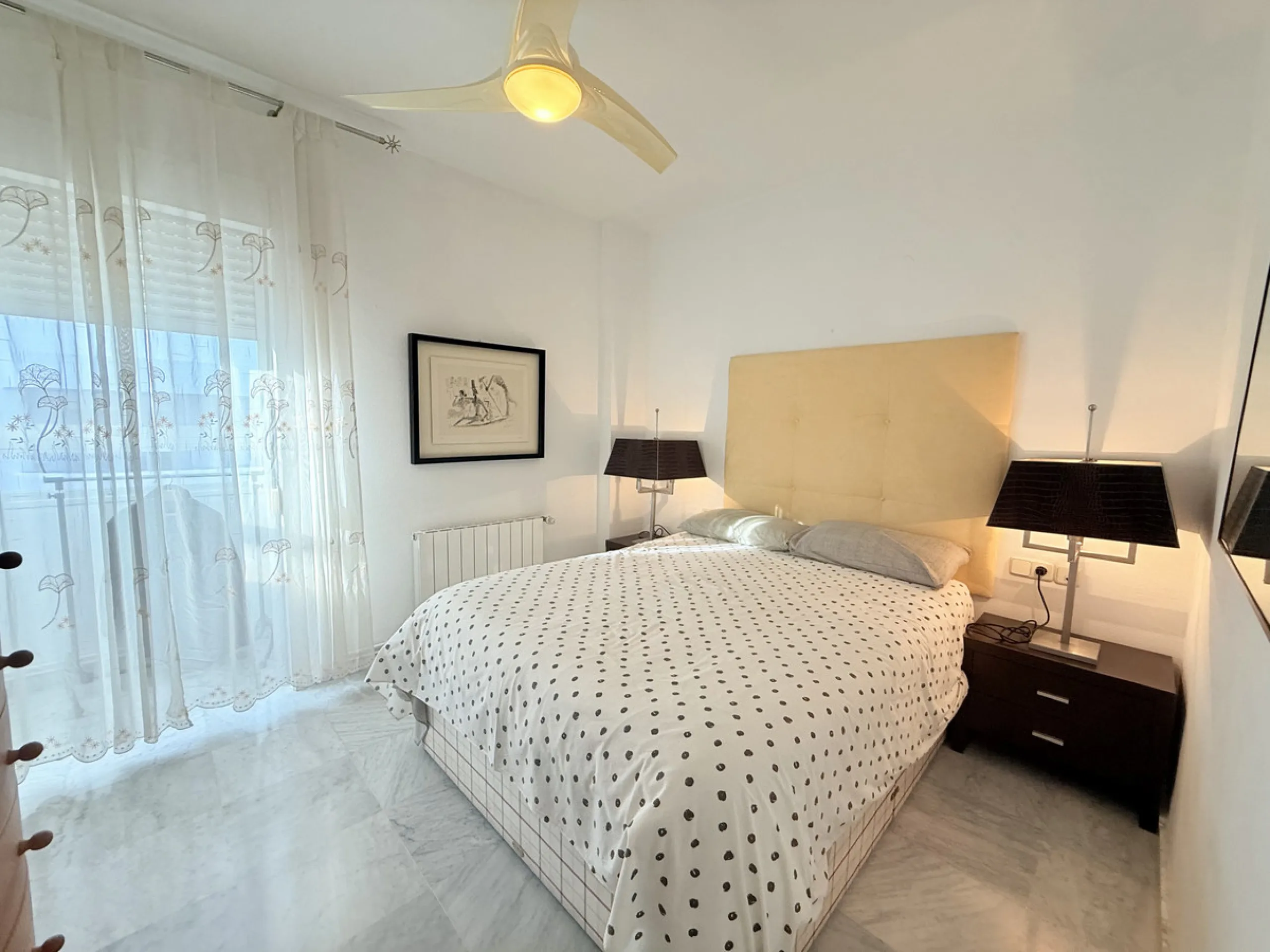 Apartment - Penthouse в продаже в Marbella, Málaga. В доме 4 спален и 3 ванных комнат. Площадь дома 199 м²