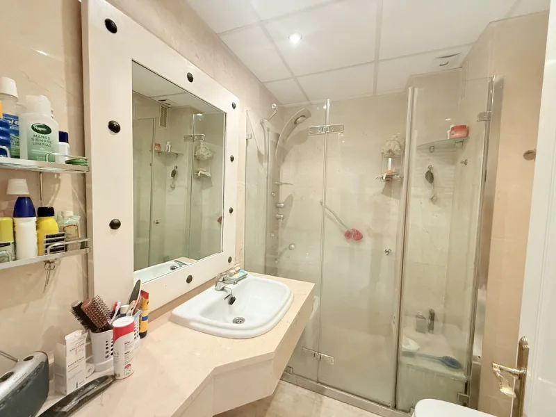 Apartment - Penthouse в продаже в Marbella, Málaga. В доме 4 спален и 3 ванных комнат. Площадь дома 199 м²