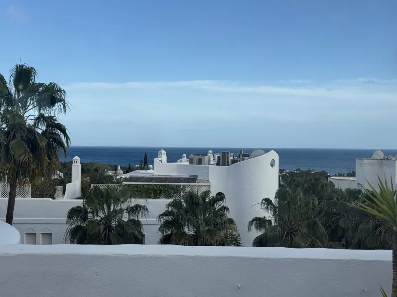 Apartment - Penthouse в продаже в Marbella, Málaga. В доме 4 спален и 3 ванных комнат. Площадь дома 199 м²