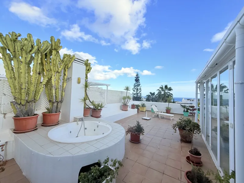 Apartment - Penthouse в продаже в Marbella, Málaga. В доме 4 спален и 3 ванных комнат. Площадь дома 199 м²