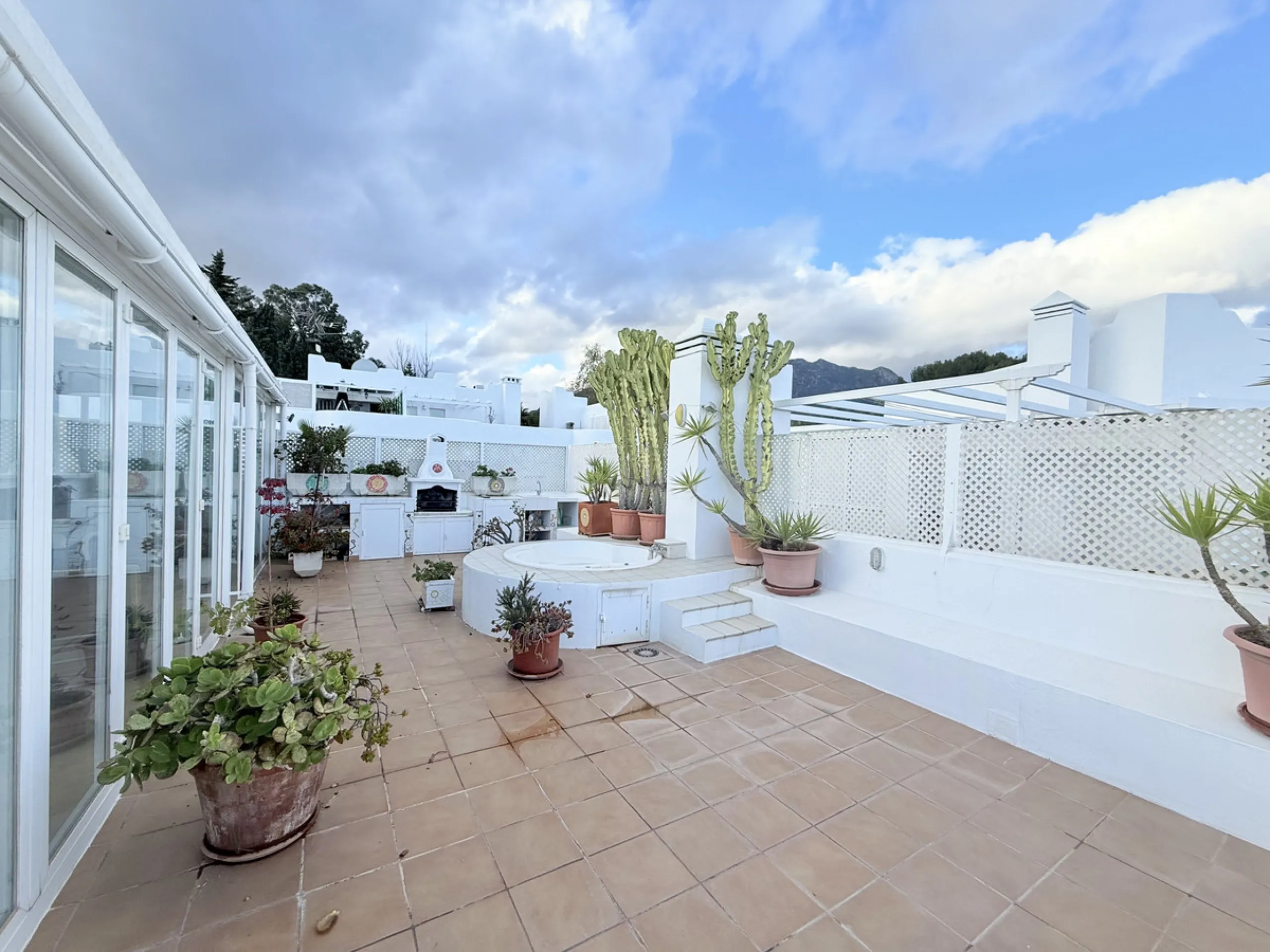 Apartment - Penthouse в продаже в Marbella, Málaga. В доме 4 спален и 3 ванных комнат. Площадь дома 199 м²