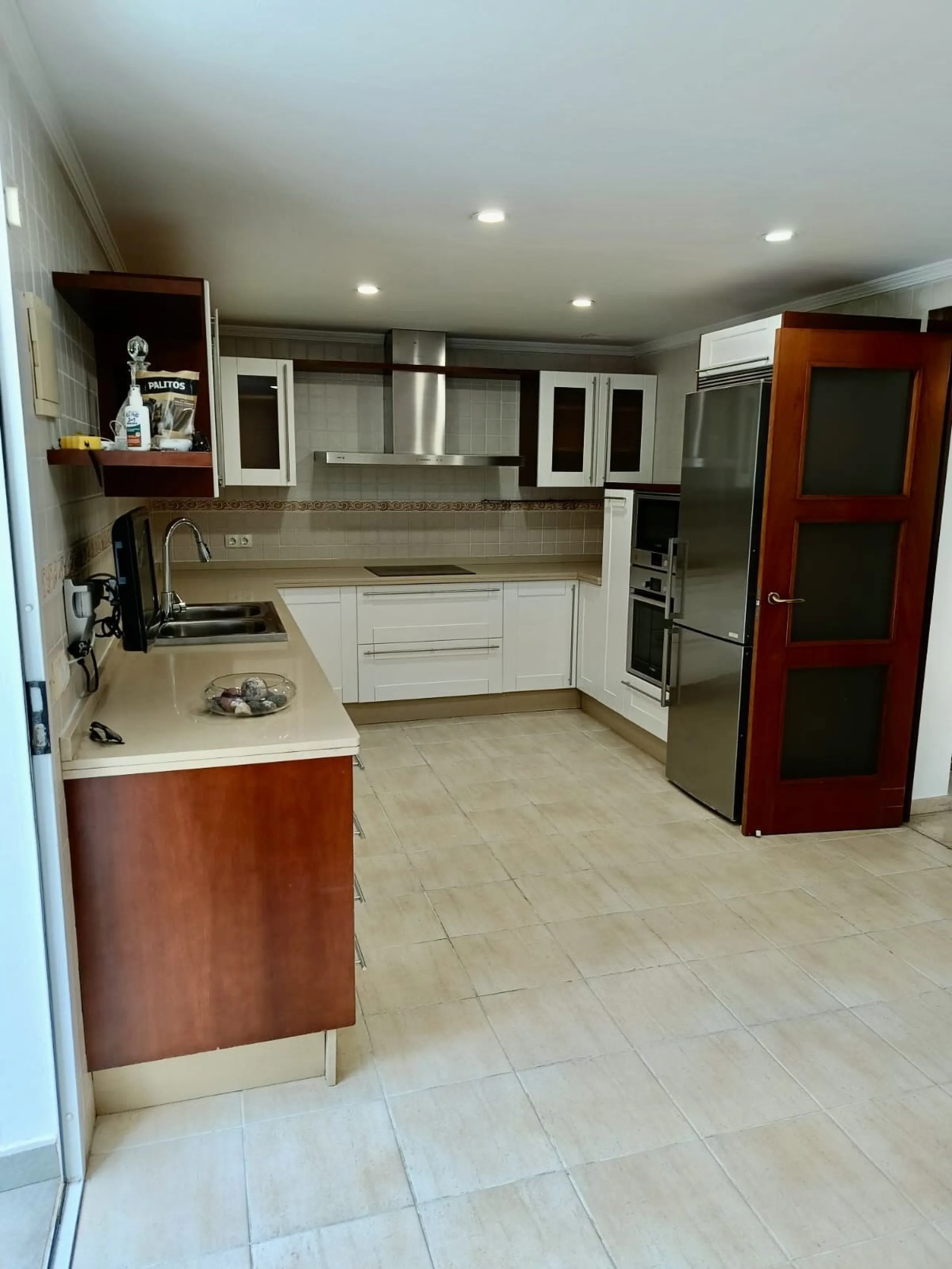 LOCATION!!! LOCATION!! Just 100 metres from the beach!!