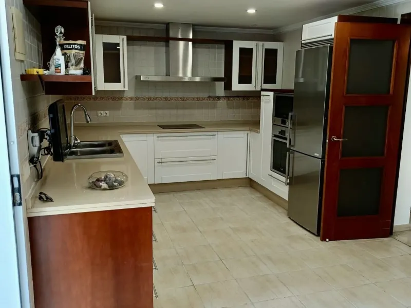 LOCATION!!! LOCATION!! Just 100 metres from the beach!!
