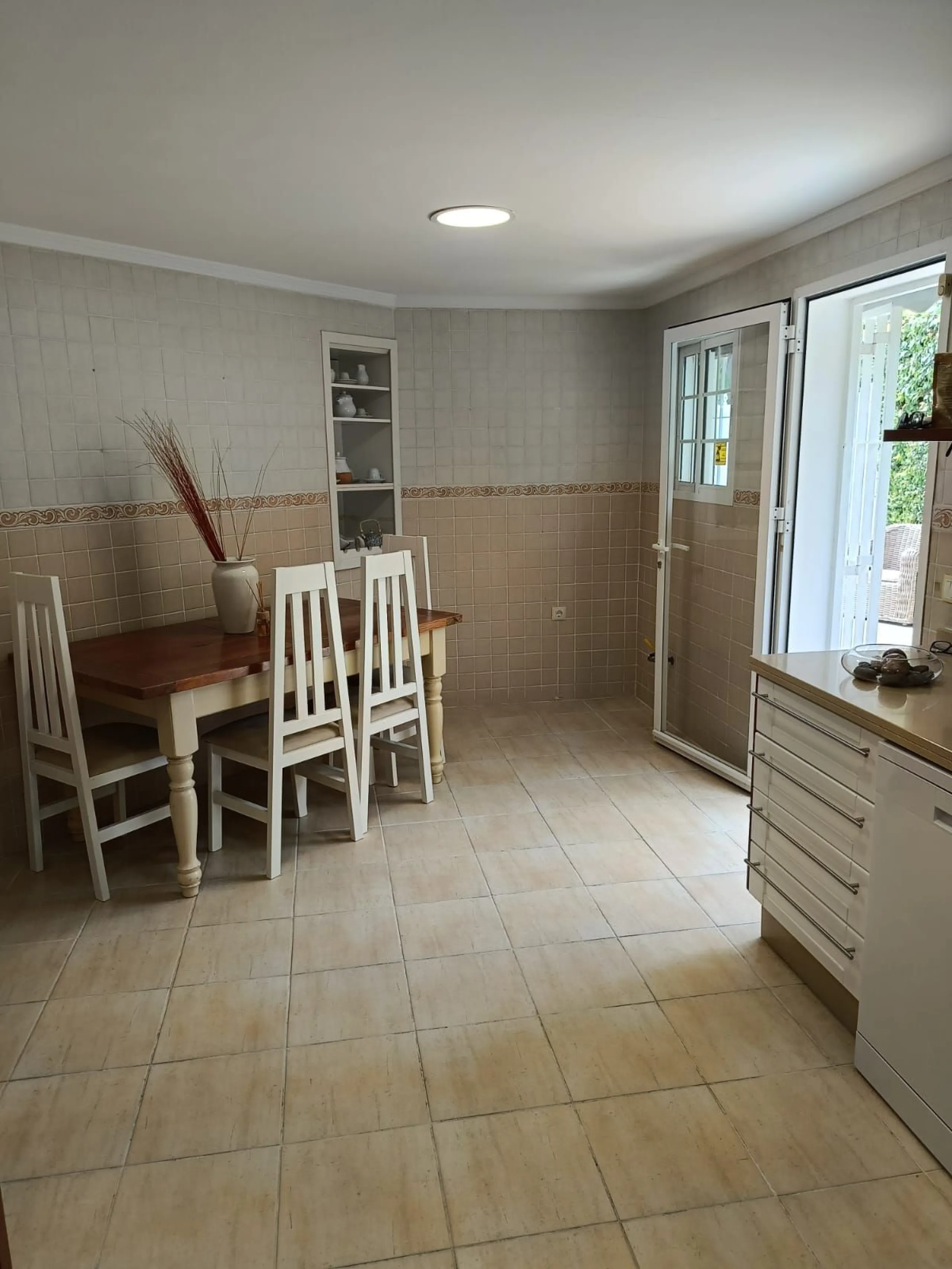 LOCATION!!! LOCATION!! Just 100 metres from the beach!!