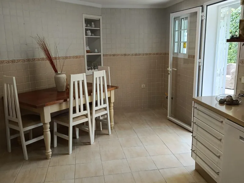LOCATION!!! LOCATION!! Just 100 metres from the beach!!