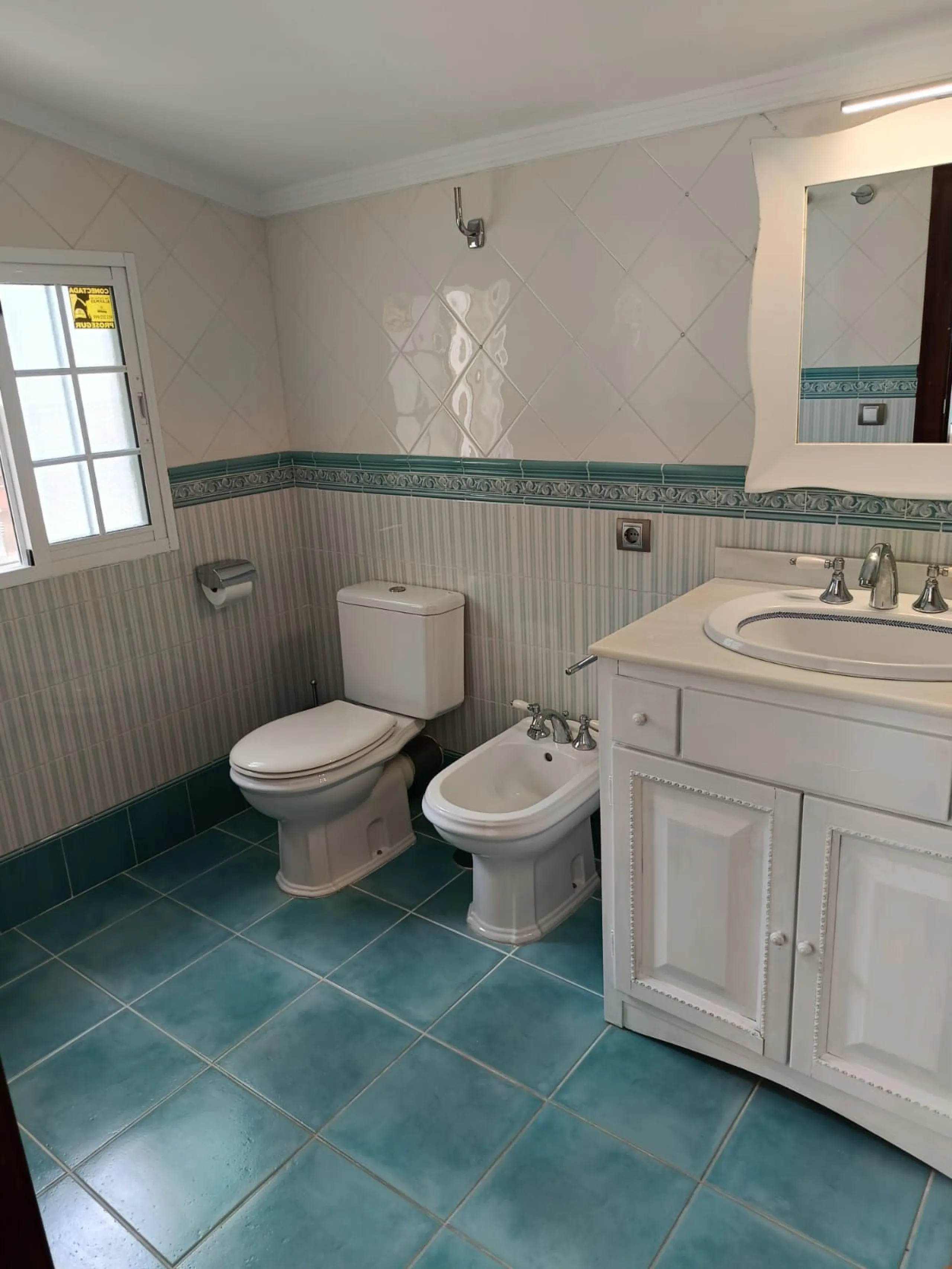 LOCATION!!! LOCATION!! Just 100 metres from the beach!!