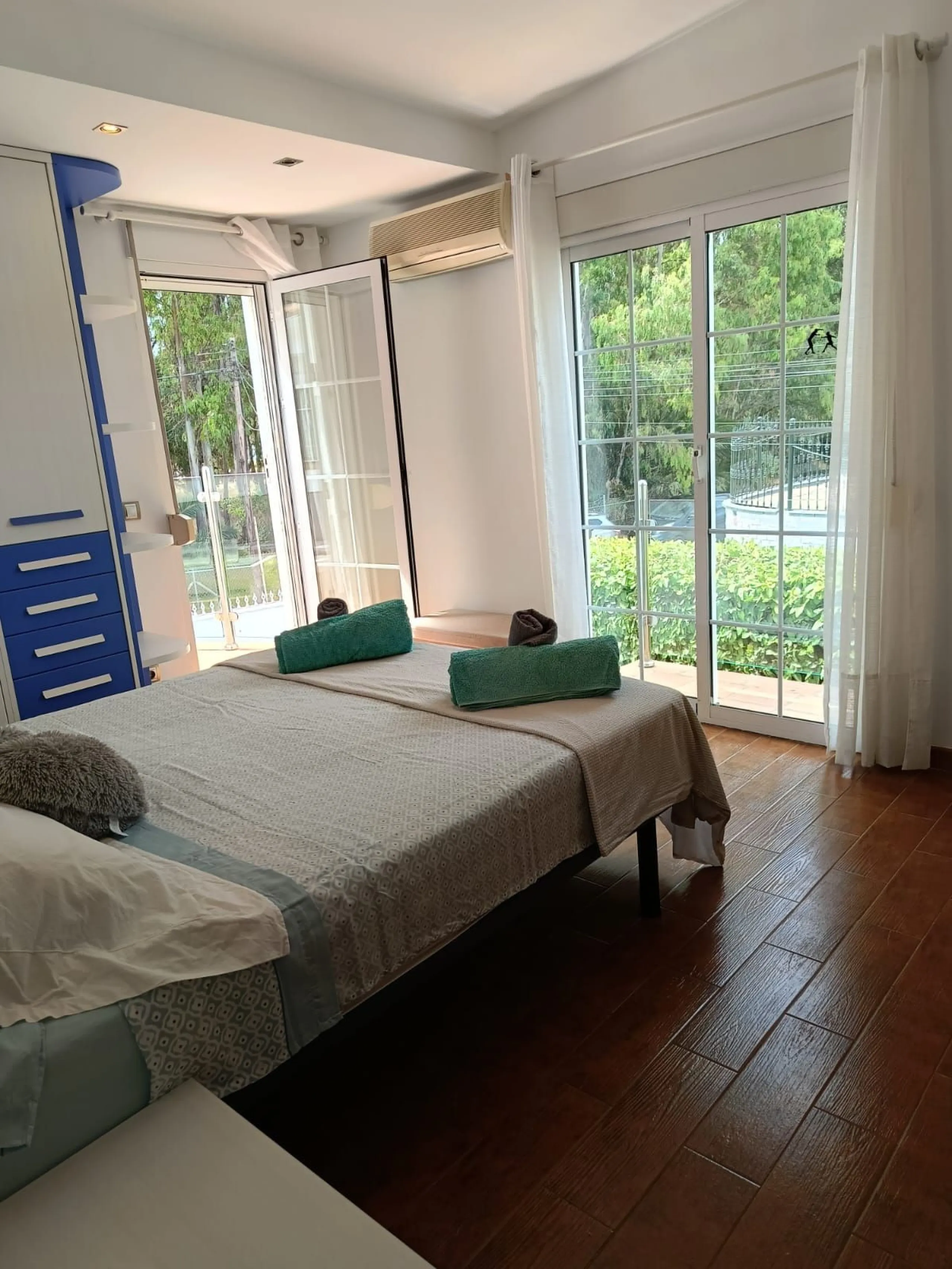 LOCATION!!! LOCATION!! Just 100 metres from the beach!!