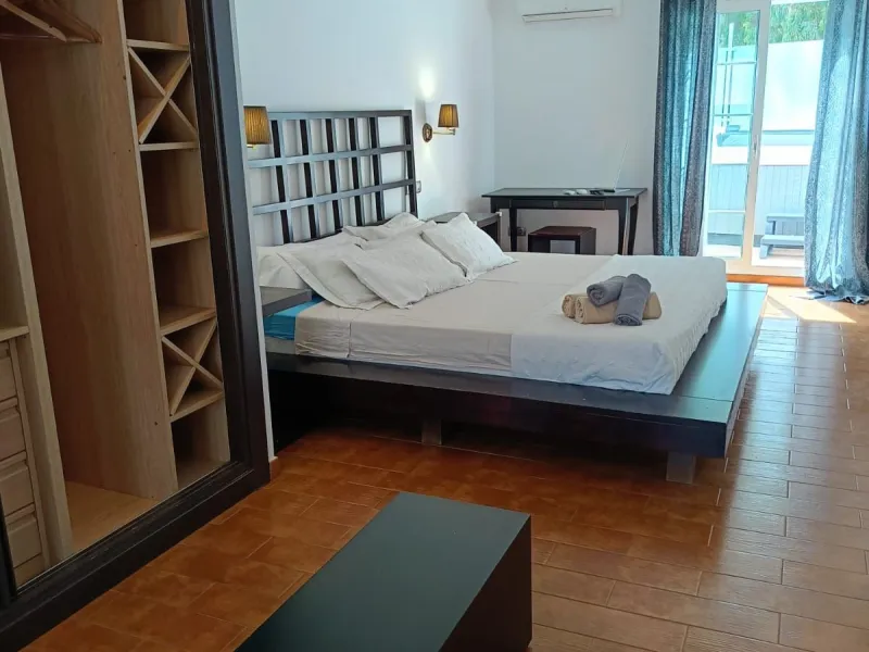 LOCATION!!! LOCATION!! Just 100 metres from the beach!!
