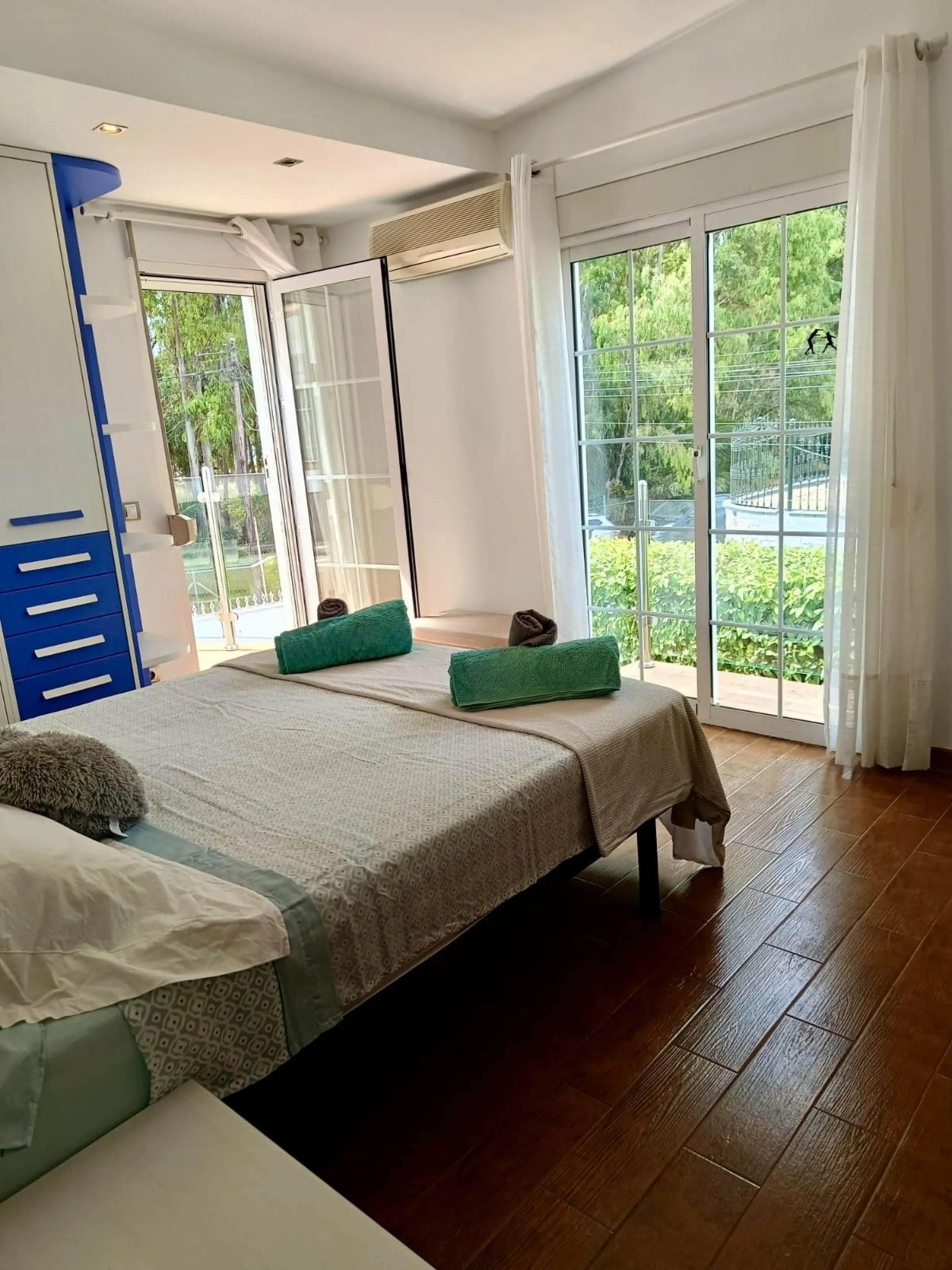 LOCATION!!! LOCATION!! Just 100 metres from the beach!!