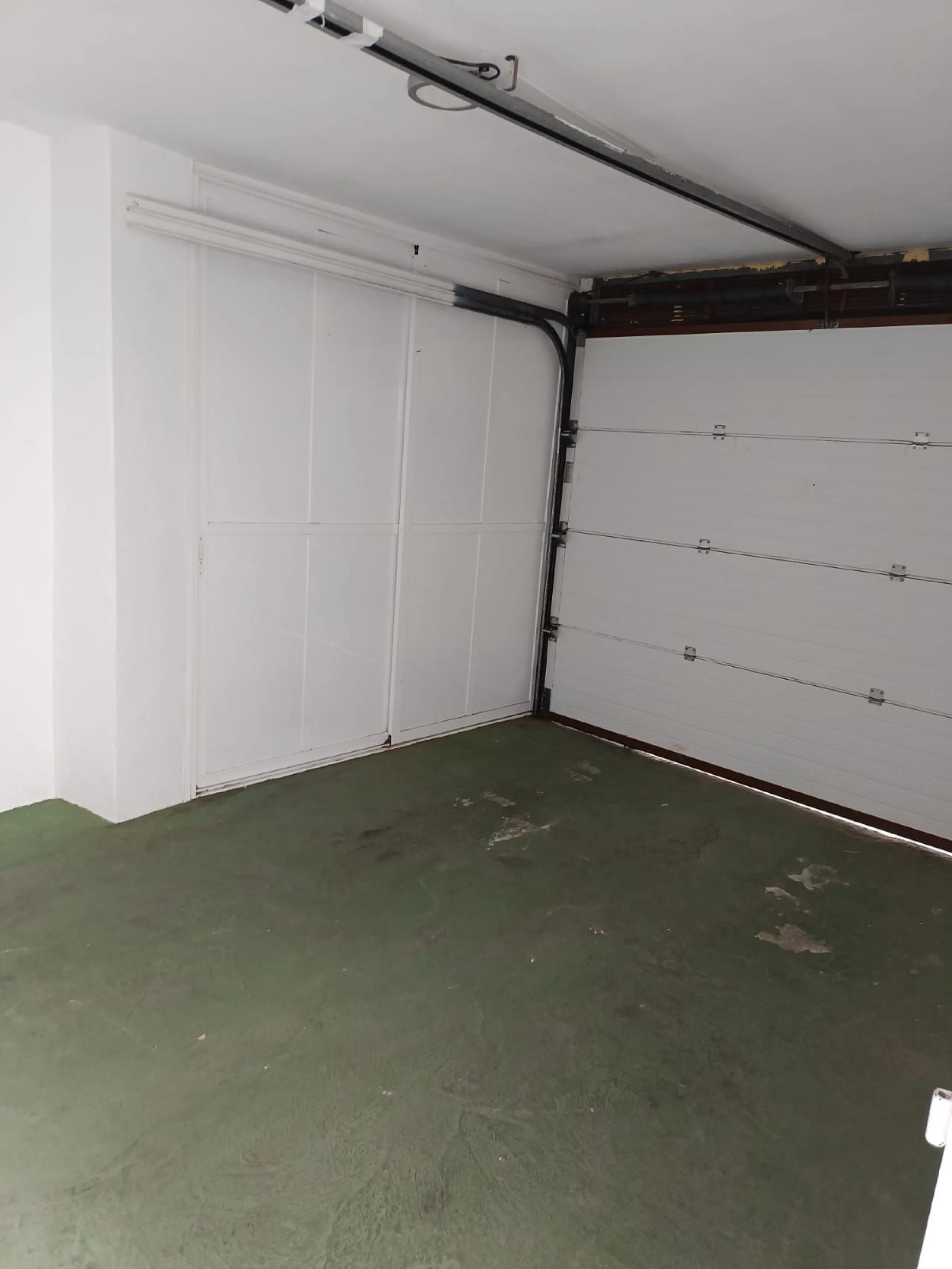 LOCATION!!! LOCATION!! Just 100 metres from the beach!!