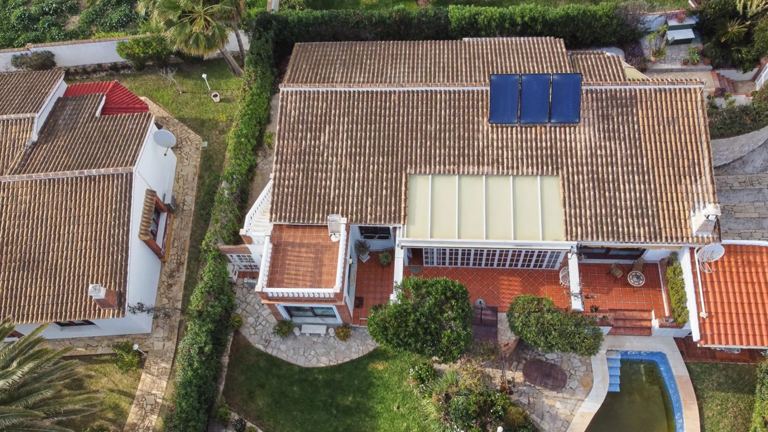House - Detached Villa в продаже в Mijas, Málaga. В доме 4 спален и 2 ванных комнат. Площадь дома 261 м². Площадь участка 800 м²
