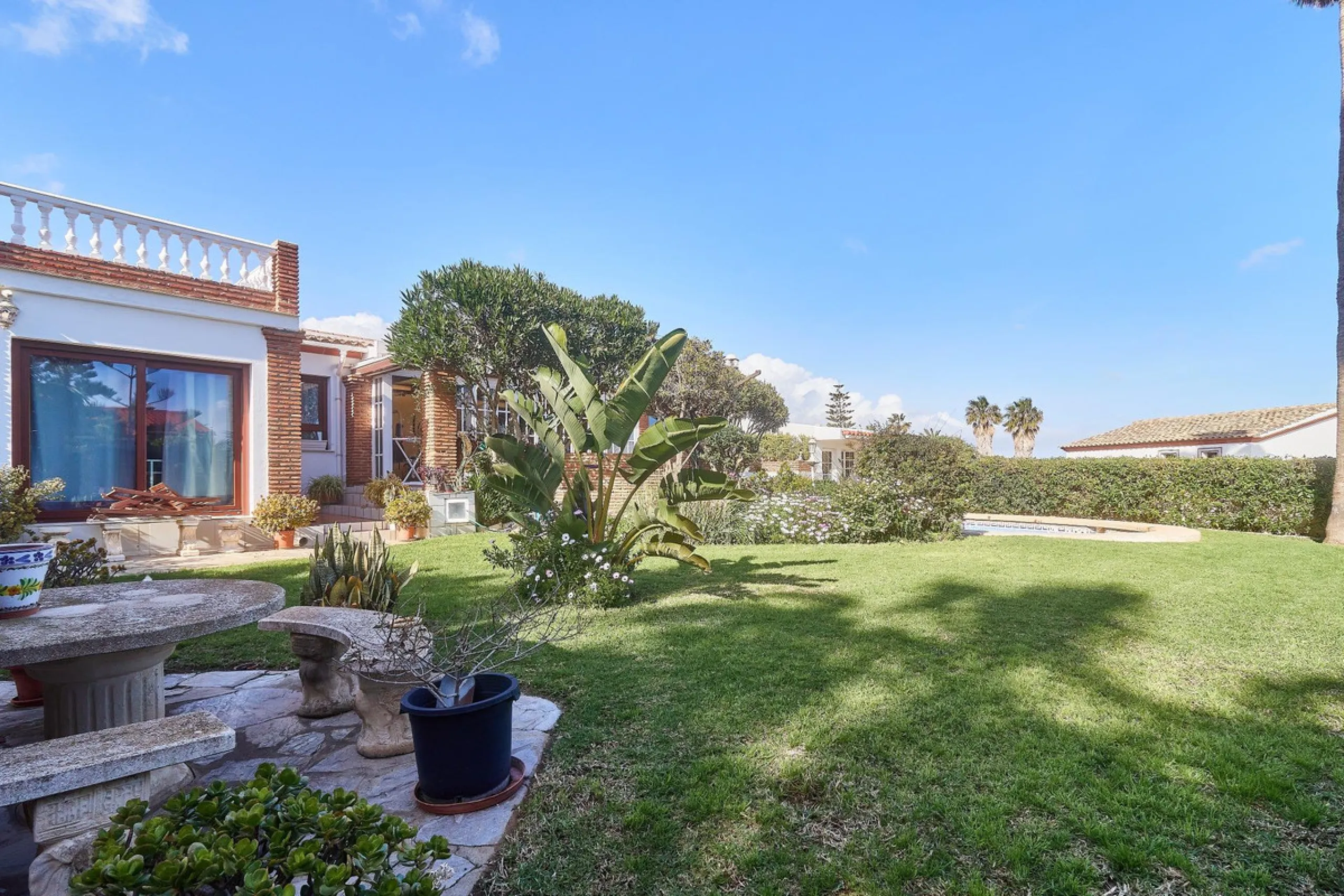 House - Detached Villa в продаже в Mijas, Málaga. В доме 4 спален и 2 ванных комнат. Площадь дома 261 м². Площадь участка 800 м²