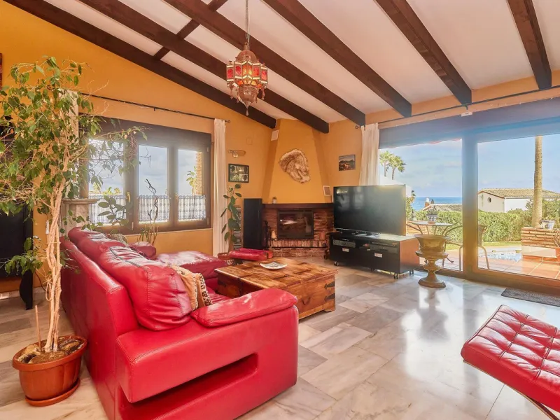 House - Detached Villa в продаже в Mijas, Málaga. В доме 4 спален и 2 ванных комнат. Площадь дома 261 м². Площадь участка 800 м²