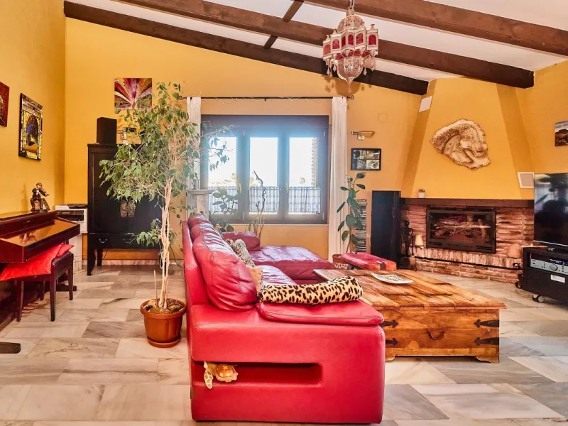 House - Detached Villa в продаже в Mijas, Málaga. В доме 4 спален и 2 ванных комнат. Площадь дома 261 м². Площадь участка 800 м²