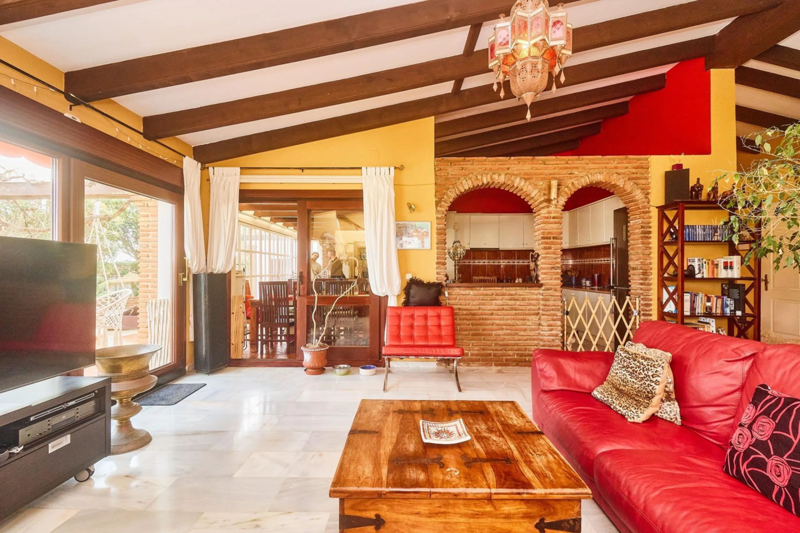 House - Detached Villa в продаже в Mijas, Málaga. В доме 4 спален и 2 ванных комнат. Площадь дома 261 м². Площадь участка 800 м²