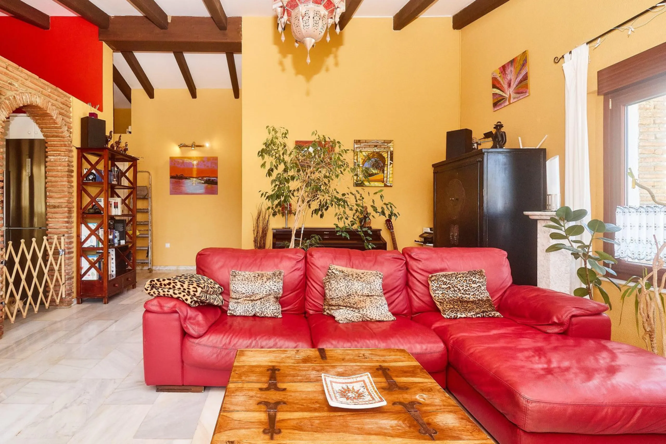House - Detached Villa в продаже в Mijas, Málaga. В доме 4 спален и 2 ванных комнат. Площадь дома 261 м². Площадь участка 800 м²