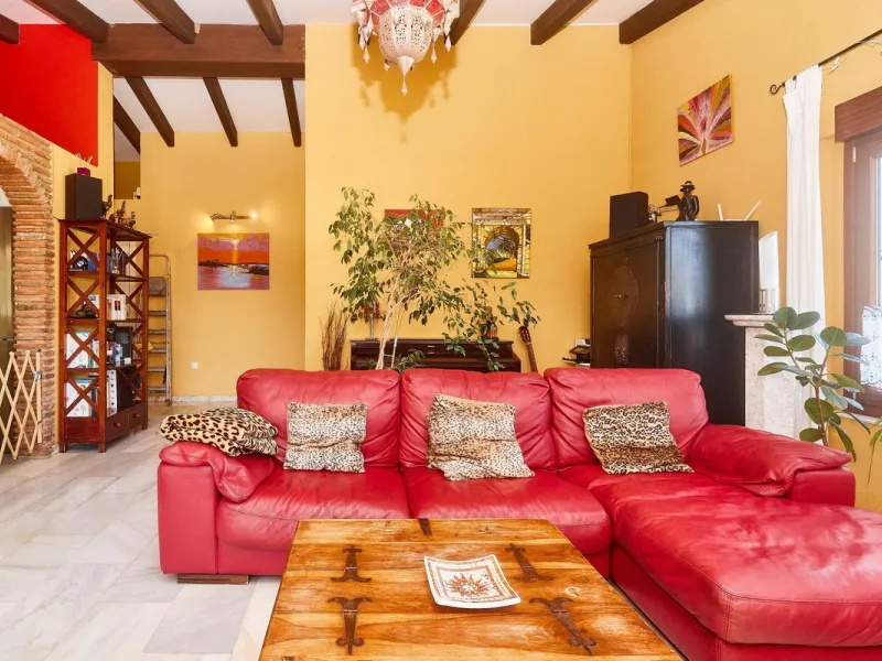 House - Detached Villa в продаже в Mijas, Málaga. В доме 4 спален и 2 ванных комнат. Площадь дома 261 м². Площадь участка 800 м²
