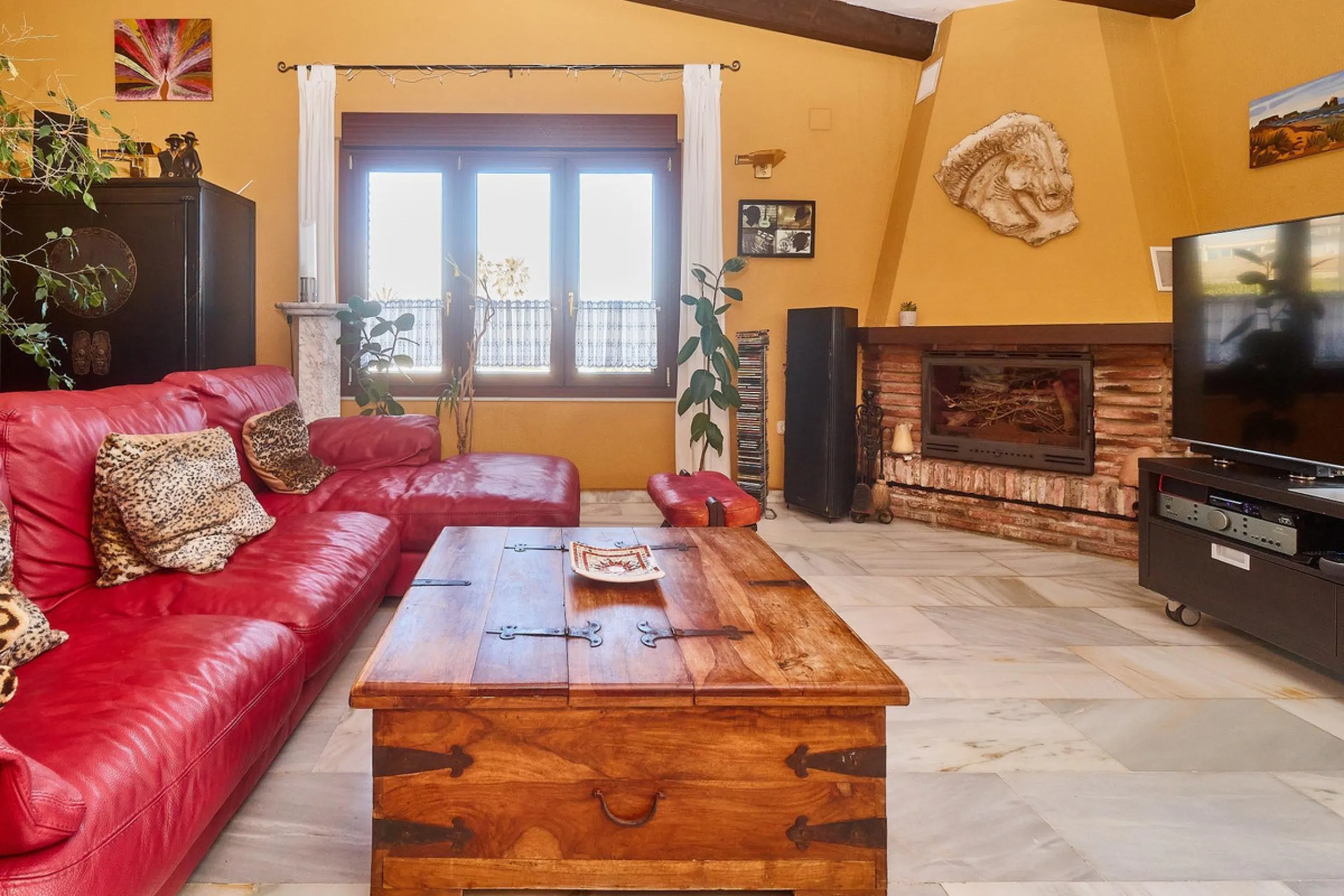 House - Detached Villa в продаже в Mijas, Málaga. В доме 4 спален и 2 ванных комнат. Площадь дома 261 м². Площадь участка 800 м²