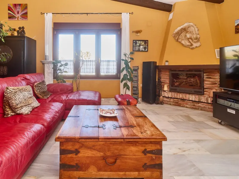 House - Detached Villa в продаже в Mijas, Málaga. В доме 4 спален и 2 ванных комнат. Площадь дома 261 м². Площадь участка 800 м²