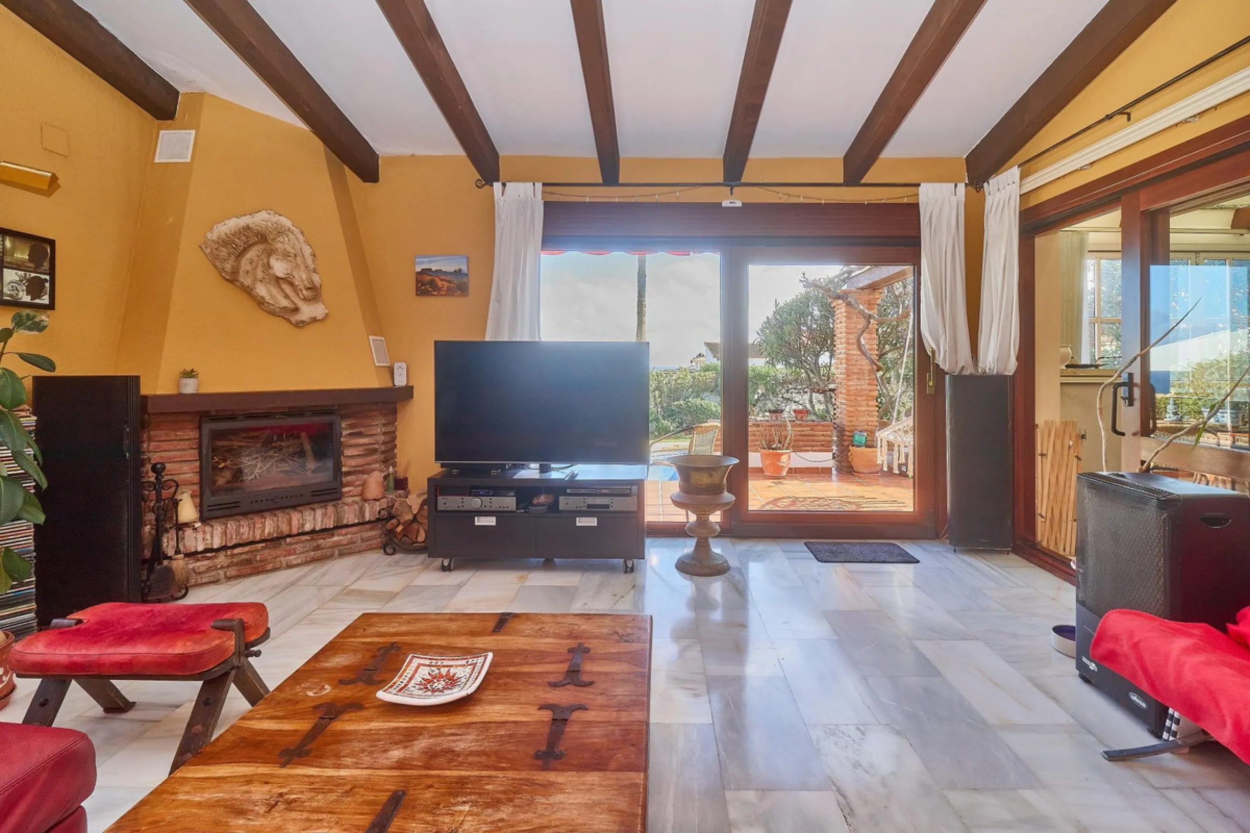 House - Detached Villa в продаже в Mijas, Málaga. В доме 4 спален и 2 ванных комнат. Площадь дома 261 м². Площадь участка 800 м²