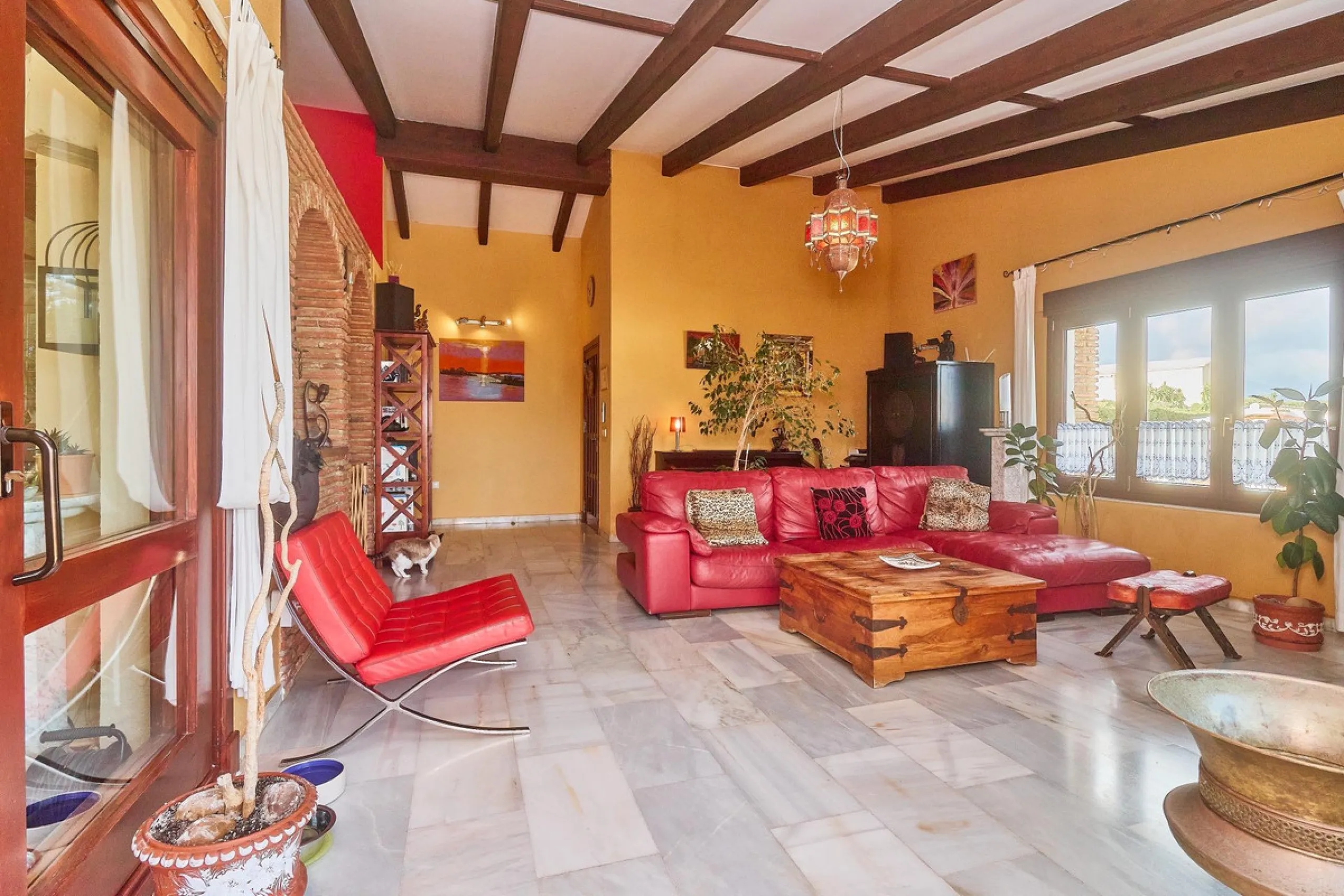 House - Detached Villa в продаже в Mijas, Málaga. В доме 4 спален и 2 ванных комнат. Площадь дома 261 м². Площадь участка 800 м²