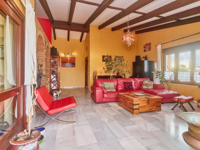 House - Detached Villa в продаже в Mijas, Málaga. В доме 4 спален и 2 ванных комнат. Площадь дома 261 м². Площадь участка 800 м²