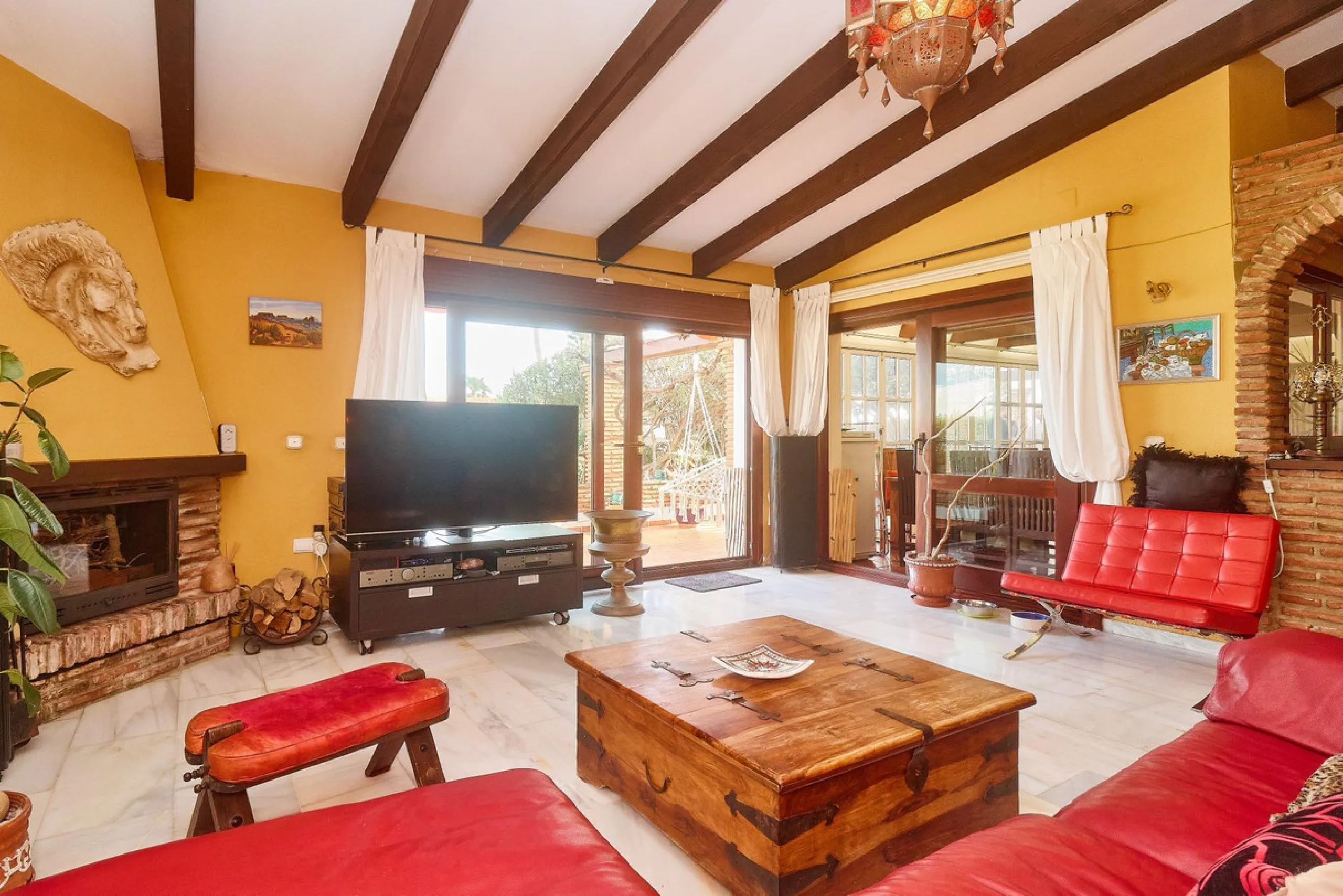 House - Detached Villa в продаже в Mijas, Málaga. В доме 4 спален и 2 ванных комнат. Площадь дома 261 м². Площадь участка 800 м²