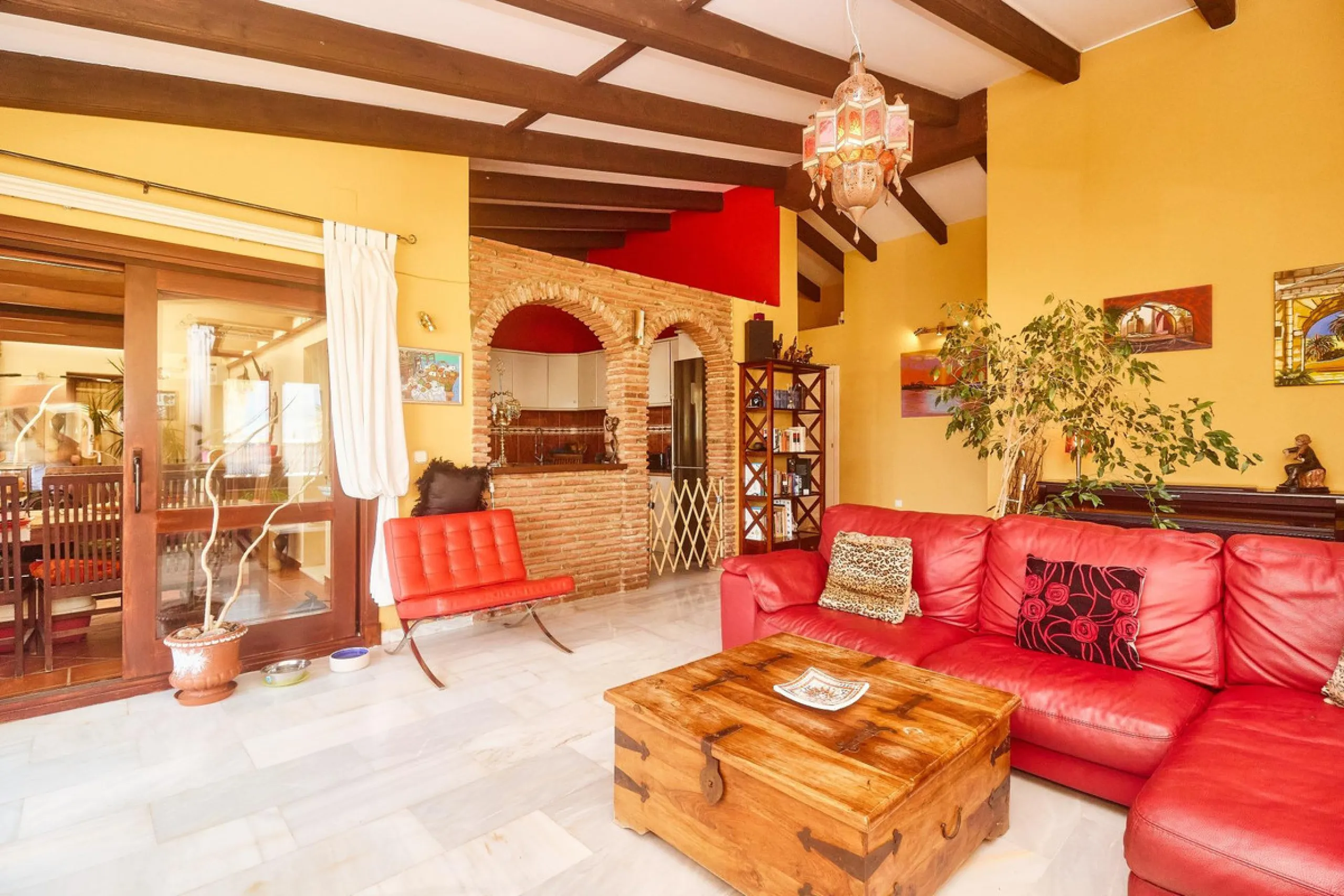 House - Detached Villa в продаже в Mijas, Málaga. В доме 4 спален и 2 ванных комнат. Площадь дома 261 м². Площадь участка 800 м²