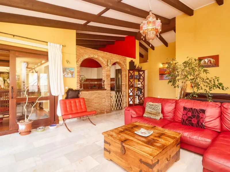 House - Detached Villa в продаже в Mijas, Málaga. В доме 4 спален и 2 ванных комнат. Площадь дома 261 м². Площадь участка 800 м²