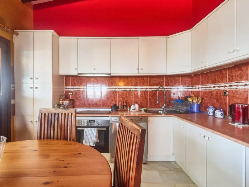 House - Detached Villa в продаже в Mijas, Málaga. В доме 4 спален и 2 ванных комнат. Площадь дома 261 м². Площадь участка 800 м²
