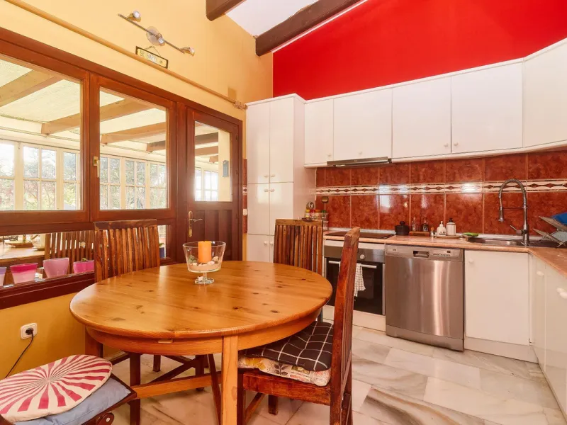 House - Detached Villa в продаже в Mijas, Málaga. В доме 4 спален и 2 ванных комнат. Площадь дома 261 м². Площадь участка 800 м²