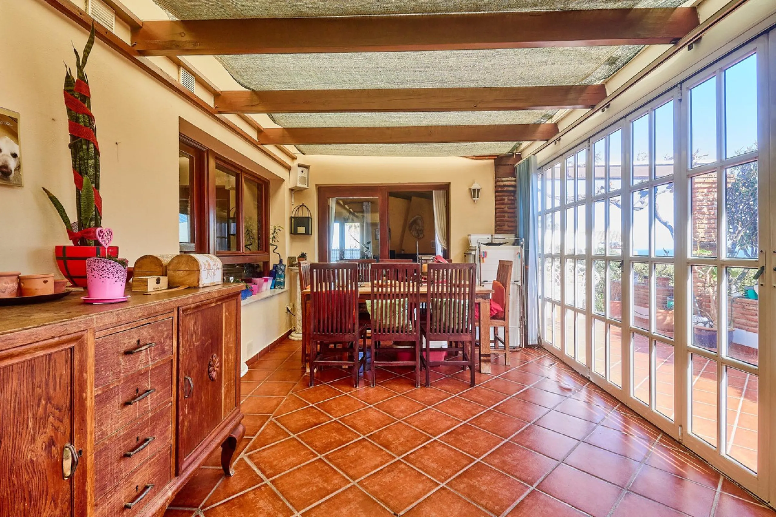 House - Detached Villa в продаже в Mijas, Málaga. В доме 4 спален и 2 ванных комнат. Площадь дома 261 м². Площадь участка 800 м²