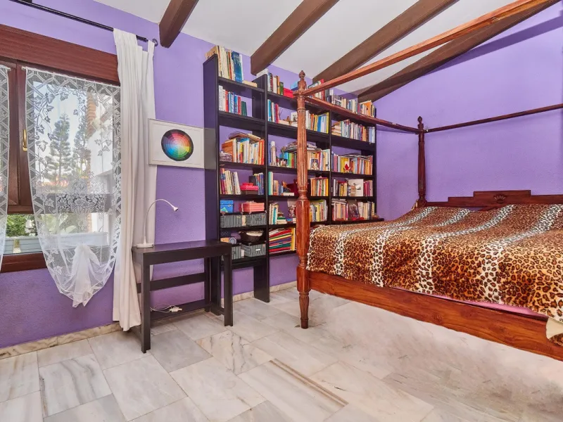 House - Detached Villa в продаже в Mijas, Málaga. В доме 4 спален и 2 ванных комнат. Площадь дома 261 м². Площадь участка 800 м²