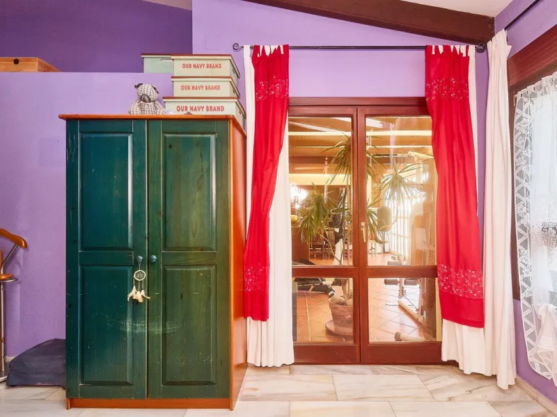 House - Detached Villa в продаже в Mijas, Málaga. В доме 4 спален и 2 ванных комнат. Площадь дома 261 м². Площадь участка 800 м²