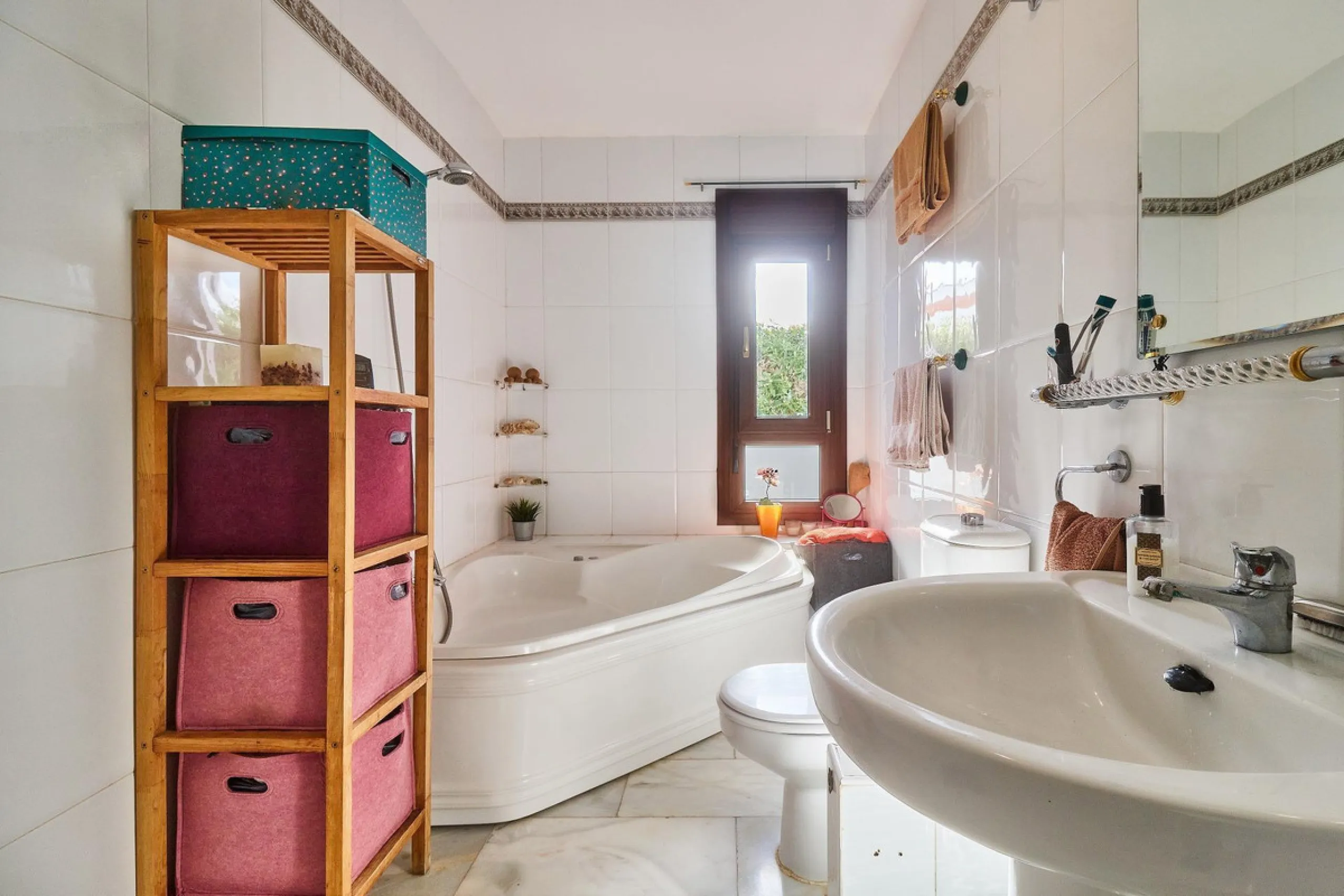 House - Detached Villa в продаже в Mijas, Málaga. В доме 4 спален и 2 ванных комнат. Площадь дома 261 м². Площадь участка 800 м²