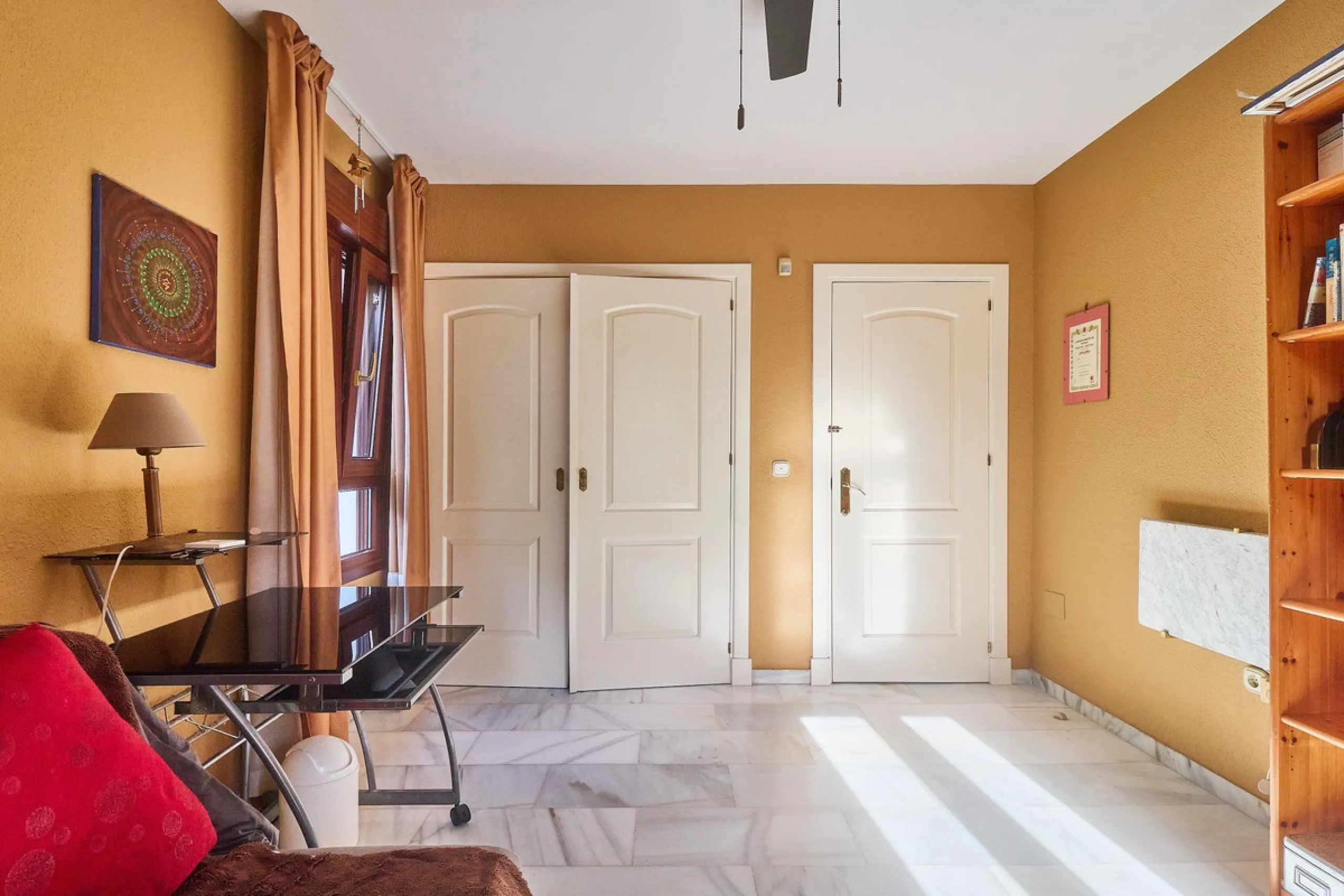 House - Detached Villa в продаже в Mijas, Málaga. В доме 4 спален и 2 ванных комнат. Площадь дома 261 м². Площадь участка 800 м²