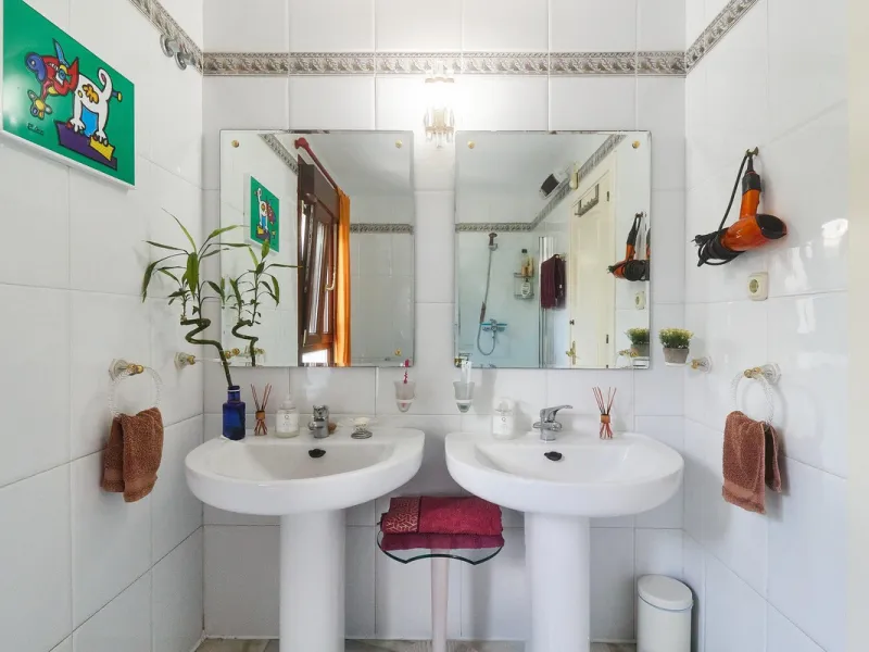 House - Detached Villa в продаже в Mijas, Málaga. В доме 4 спален и 2 ванных комнат. Площадь дома 261 м². Площадь участка 800 м²