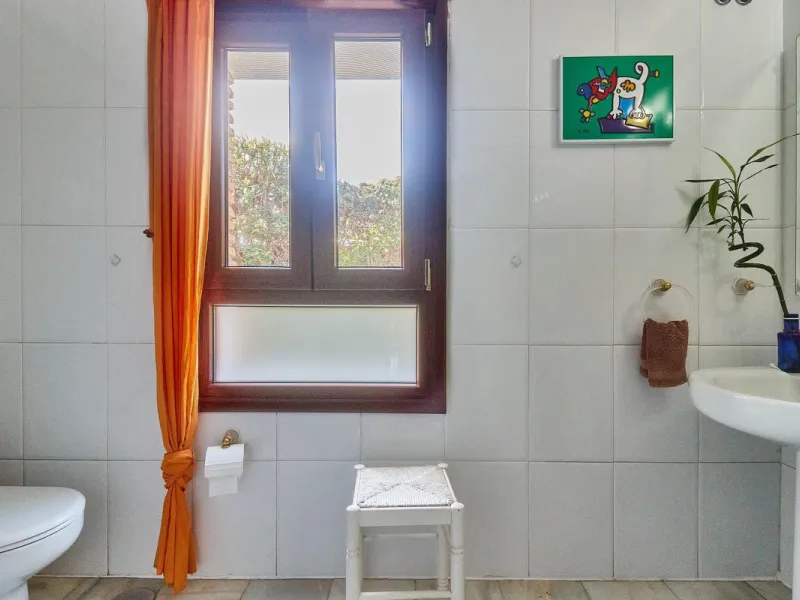 House - Detached Villa в продаже в Mijas, Málaga. В доме 4 спален и 2 ванных комнат. Площадь дома 261 м². Площадь участка 800 м²