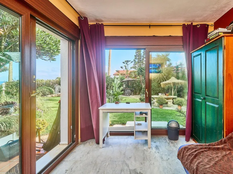 House - Detached Villa в продаже в Mijas, Málaga. В доме 4 спален и 2 ванных комнат. Площадь дома 261 м². Площадь участка 800 м²