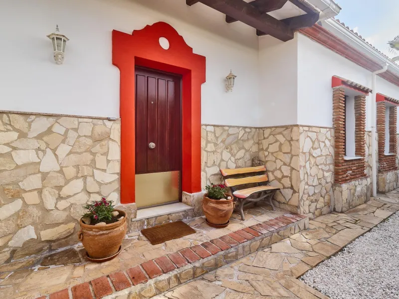 House - Detached Villa в продаже в Mijas, Málaga. В доме 4 спален и 2 ванных комнат. Площадь дома 261 м². Площадь участка 800 м²