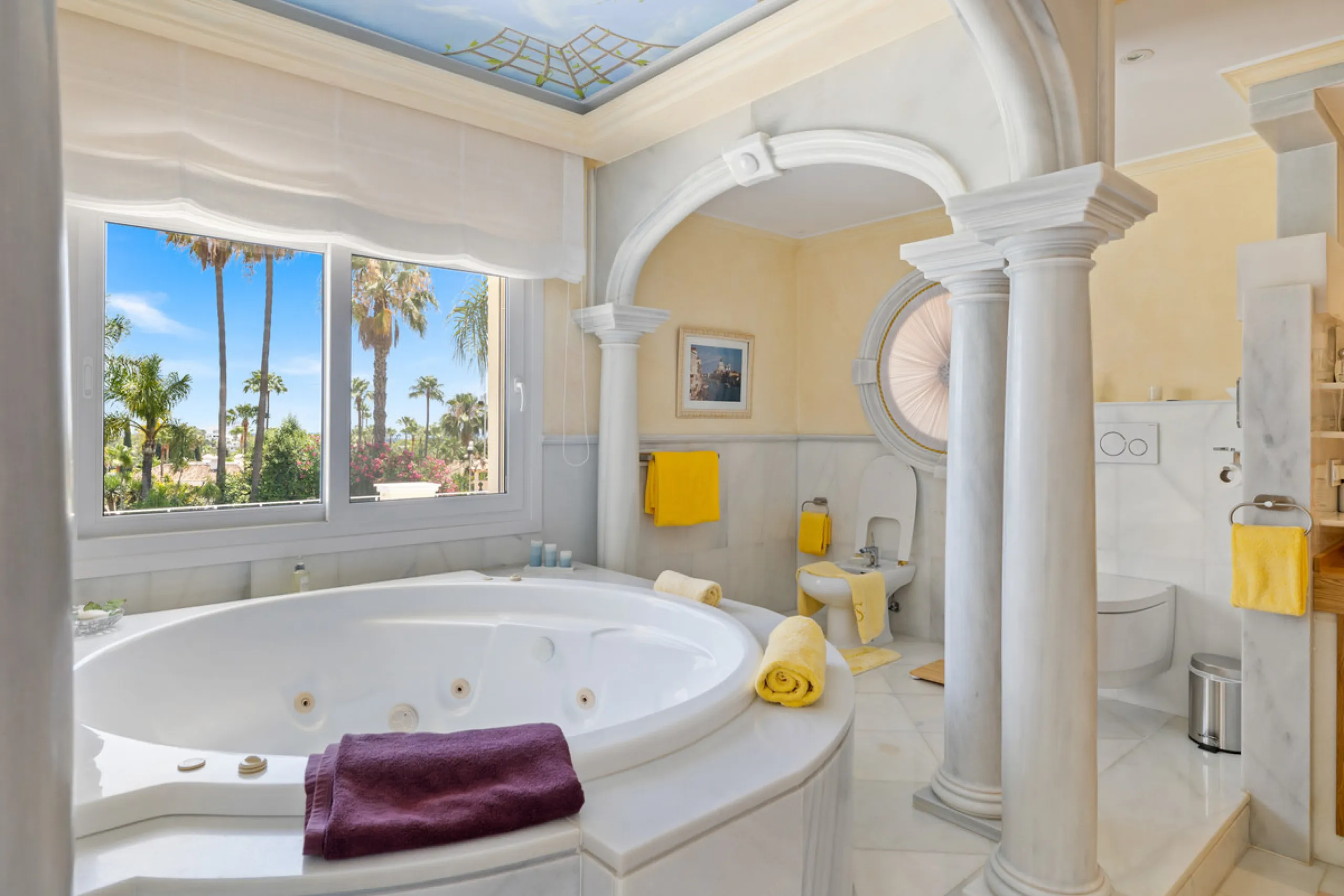 A great, recently renovated villa with a perfect fusion between contemporary design and Andalusian style.