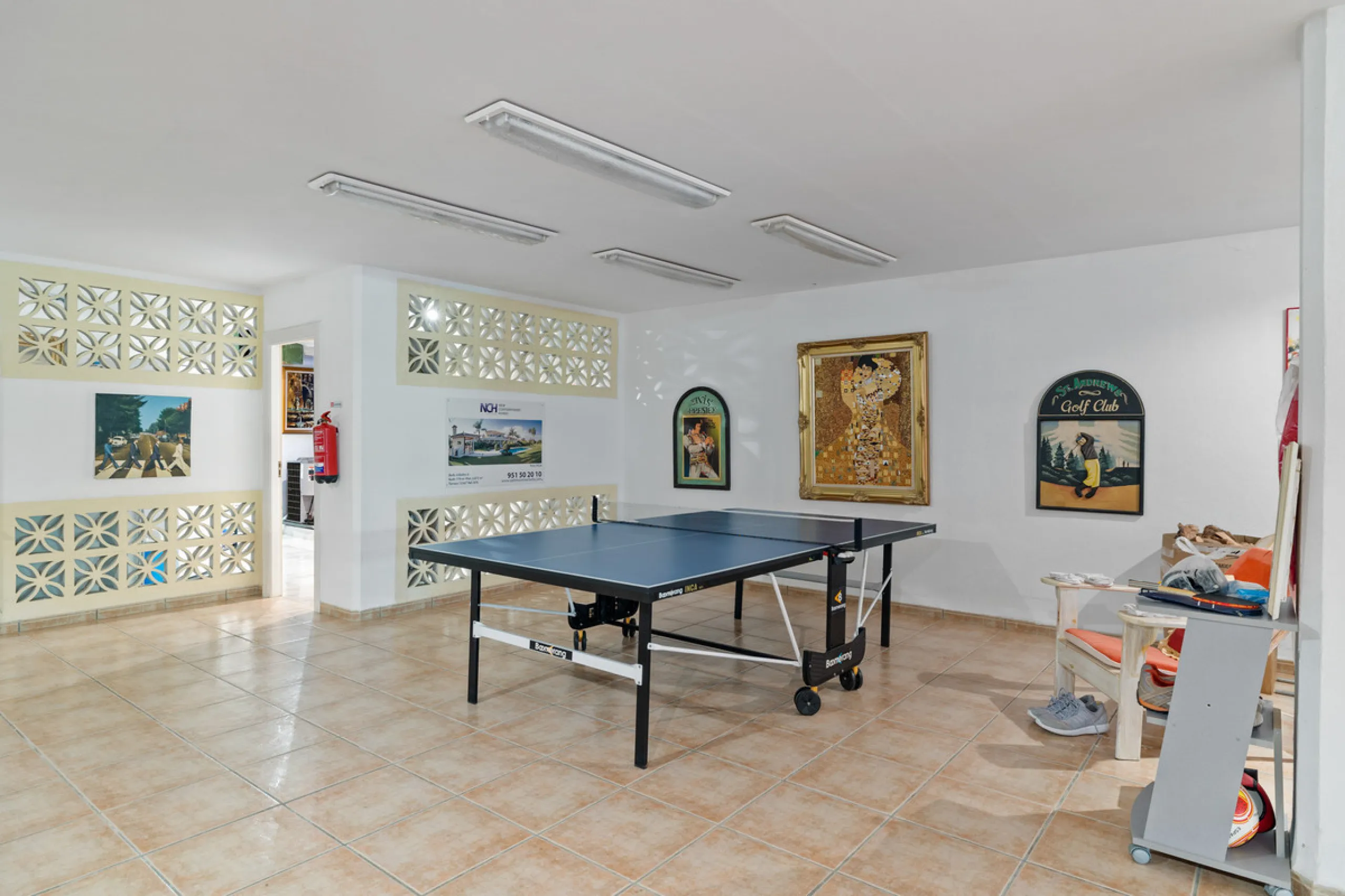A great, recently renovated villa with a perfect fusion between contemporary design and Andalusian style.