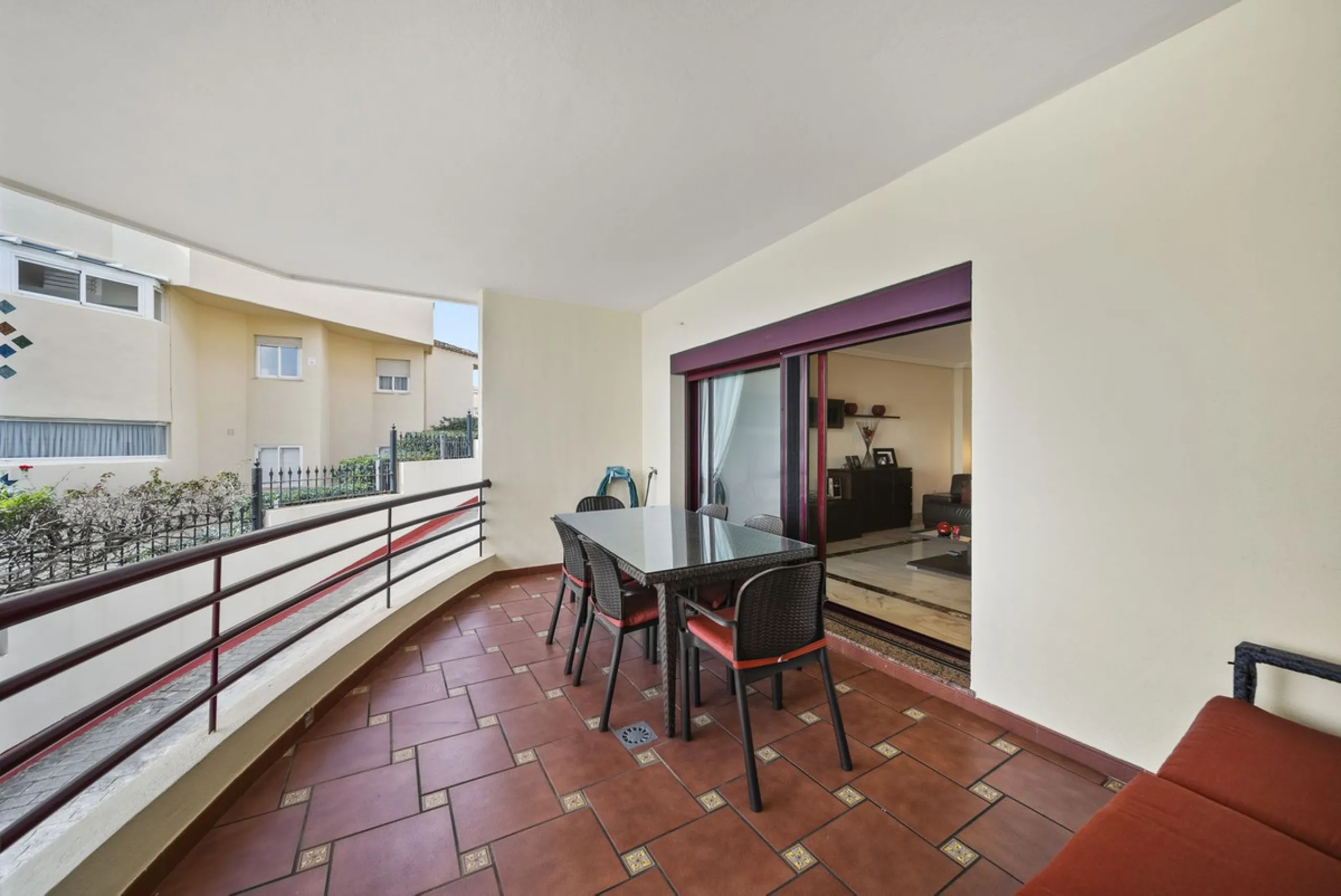 Exquisite Frontline Beach Apartment in an Exclusive Development.