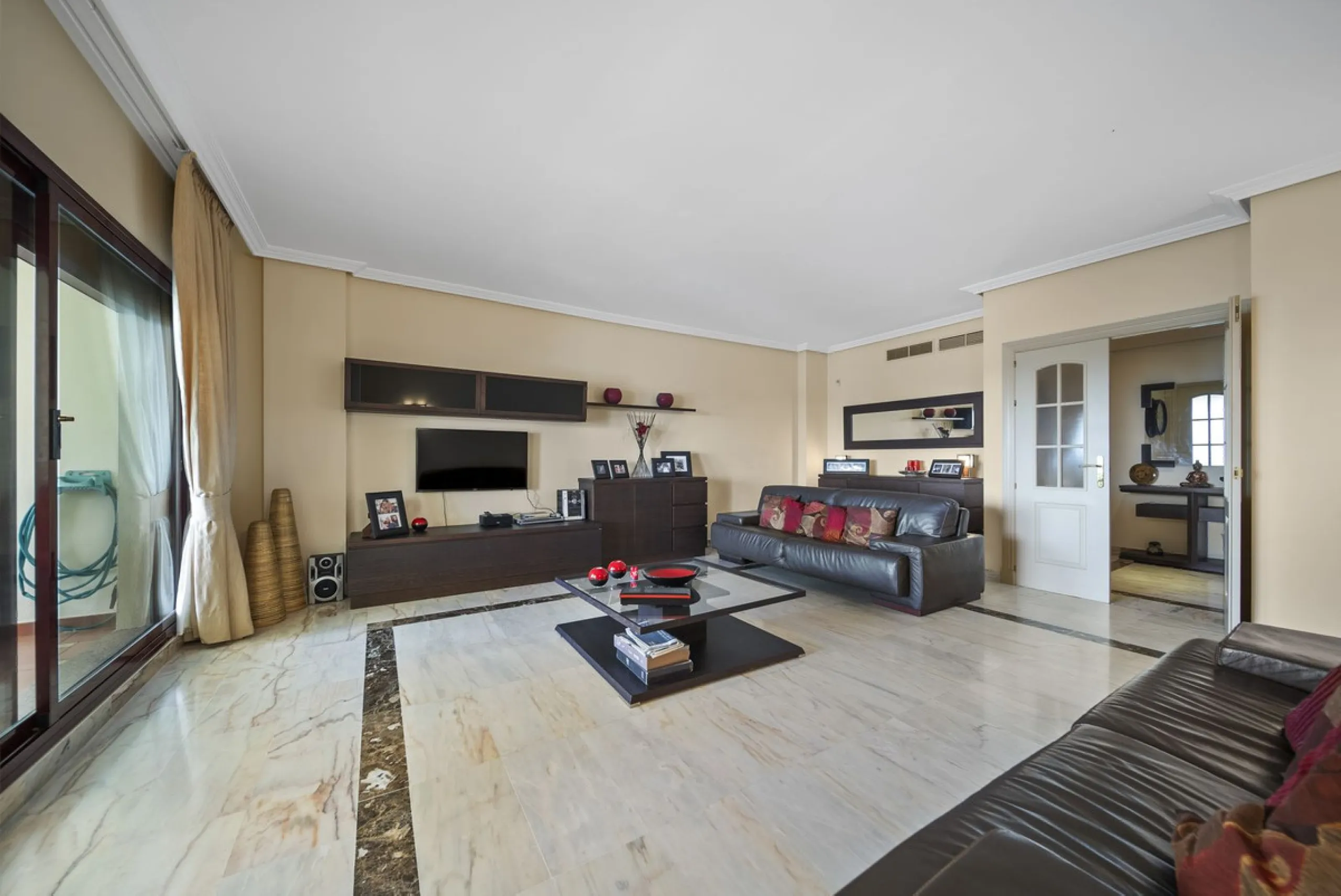 Exquisite Frontline Beach Apartment in an Exclusive Development.